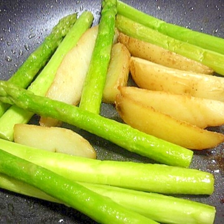 アスパラと冷凍ポテトの揚げ焼き